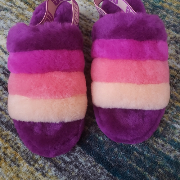SOLD- Ugg Fluff Yeah Slide in Berrylicious - Picture 6 of 9